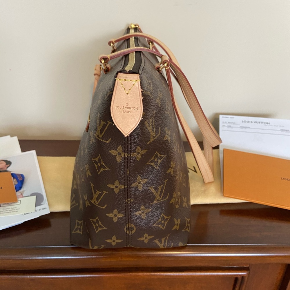 ❤️SOLD❤️Authentic Louis Vuitton Iena PM - Picture 8 of 14
